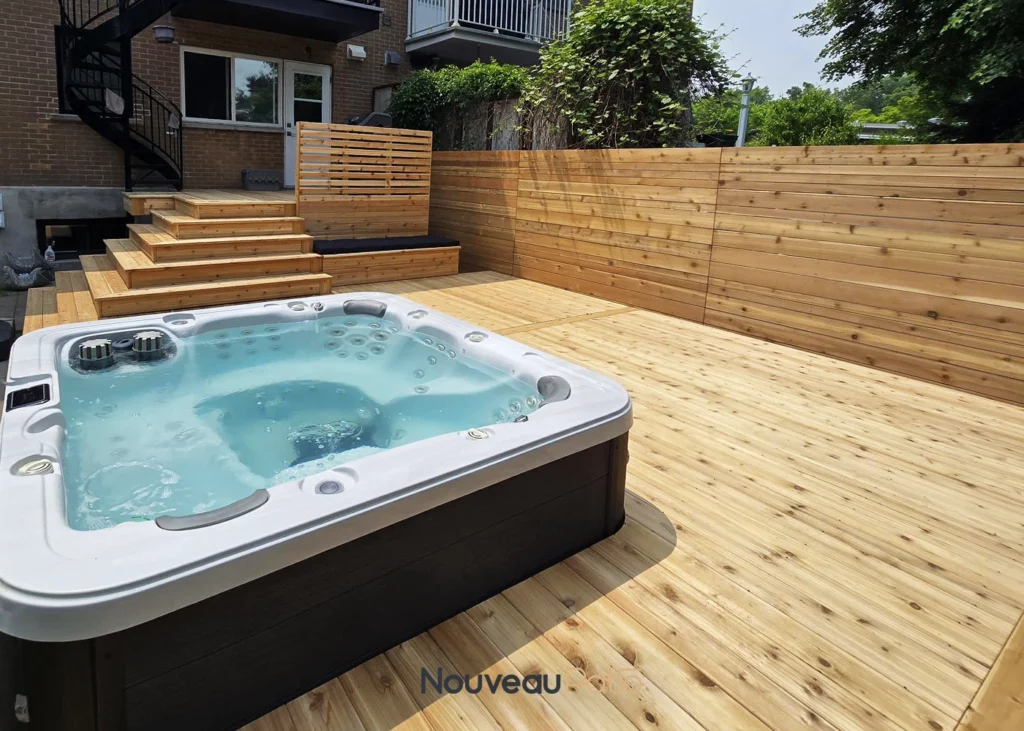 construction-patio-bois-montreal-cedre-rouge-sur-pieux-2
